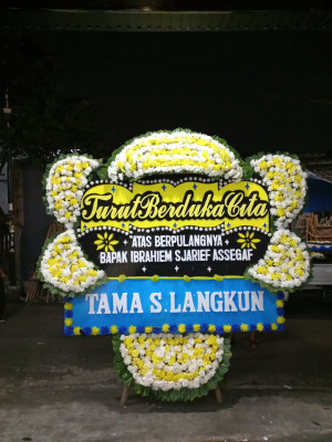 Papan Bunga Duka di Kutasirna