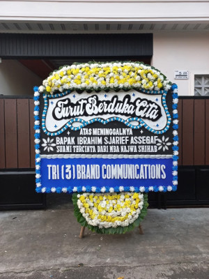 Papan Bunga Duka di Kutasirna